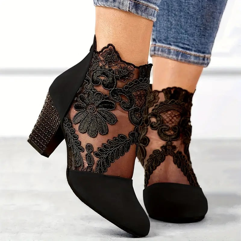 Women’s Lace Heels – Timeless Elegance & Artisanal Detail