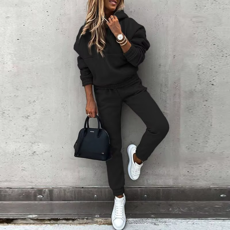 Women’s Two-Piece Tracksuit – Effortless Elegance & Comfort in Lounge-Style Fashion