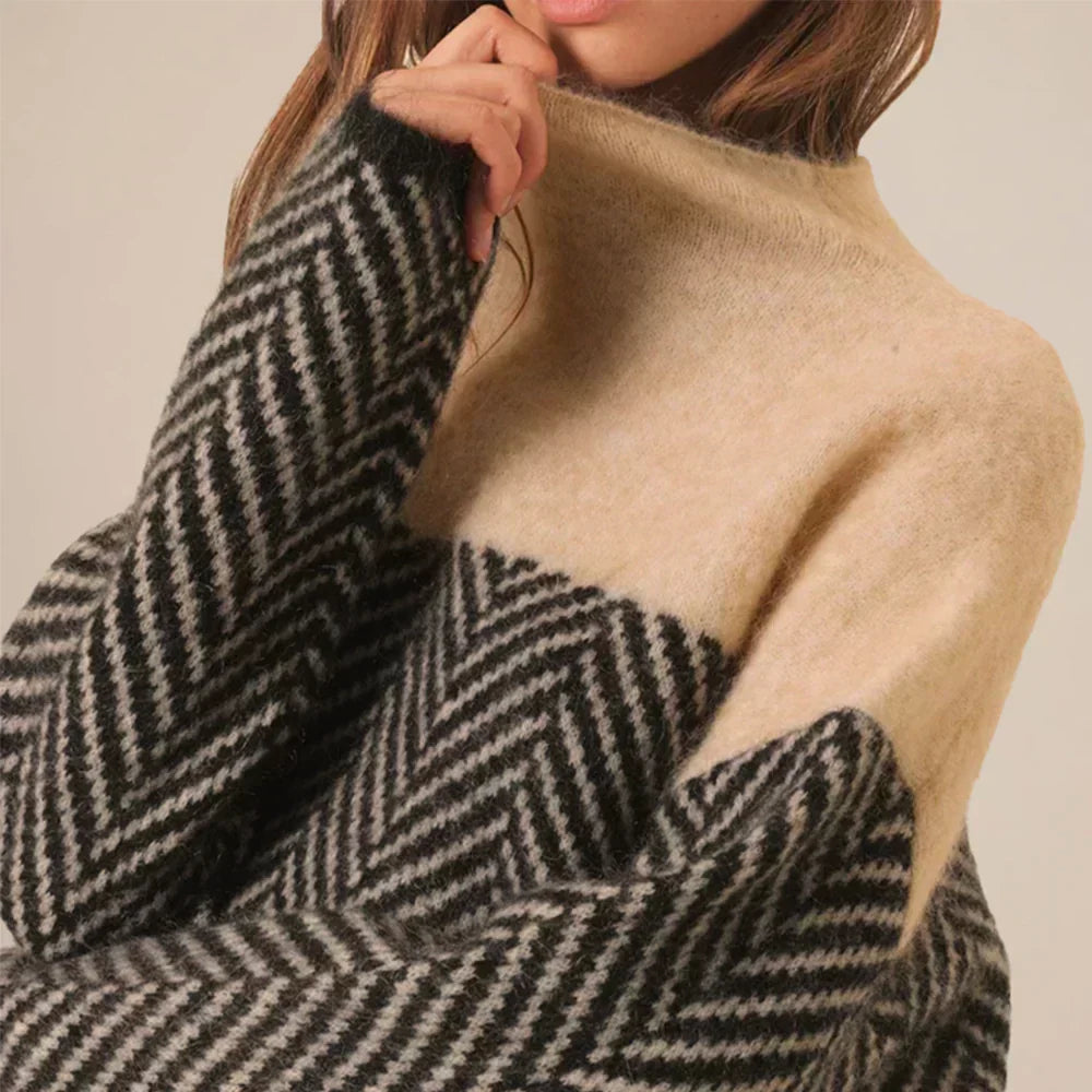 Women’s Herringbone Knit Sweater – Structured Comfort for Chilly Days