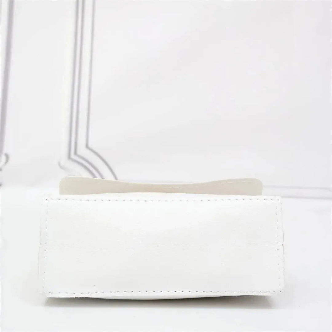 Women’s Leather Handbag – Stylish Elegance & Timeless Luxury