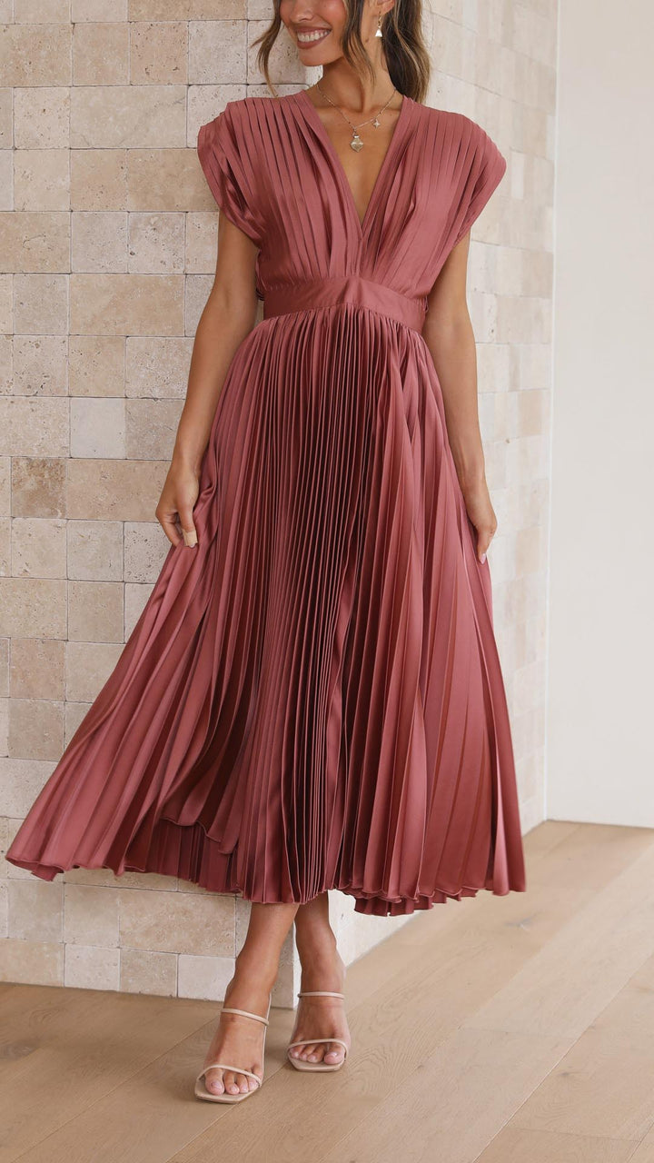 Women’s Pleated Maxi Dress – Grace in Every Elegant Flow