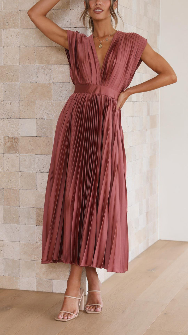 Women’s Pleated Maxi Dress – Grace in Every Elegant Flow
