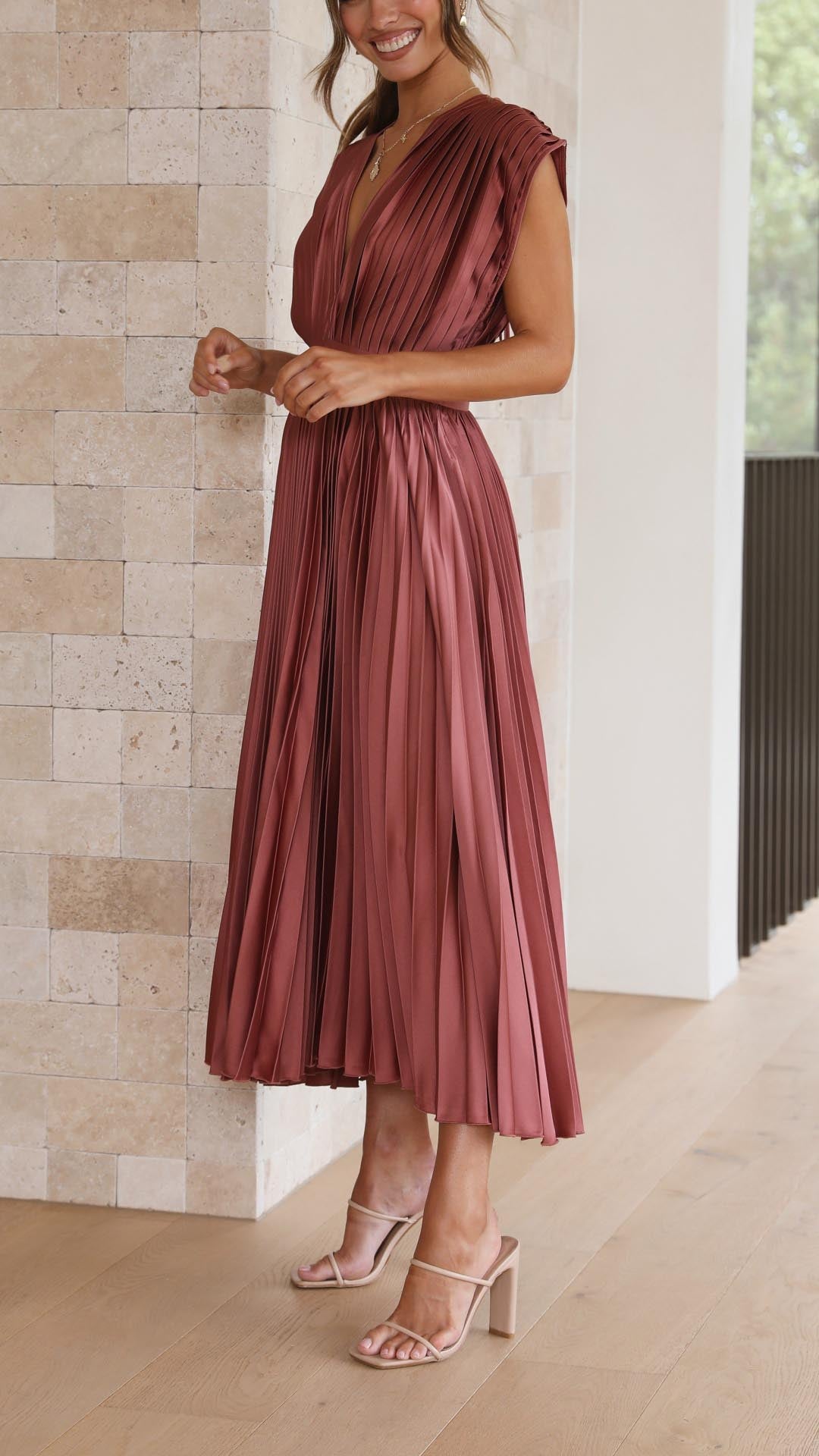 Women’s Pleated Maxi Dress – Grace in Every Elegant Flow