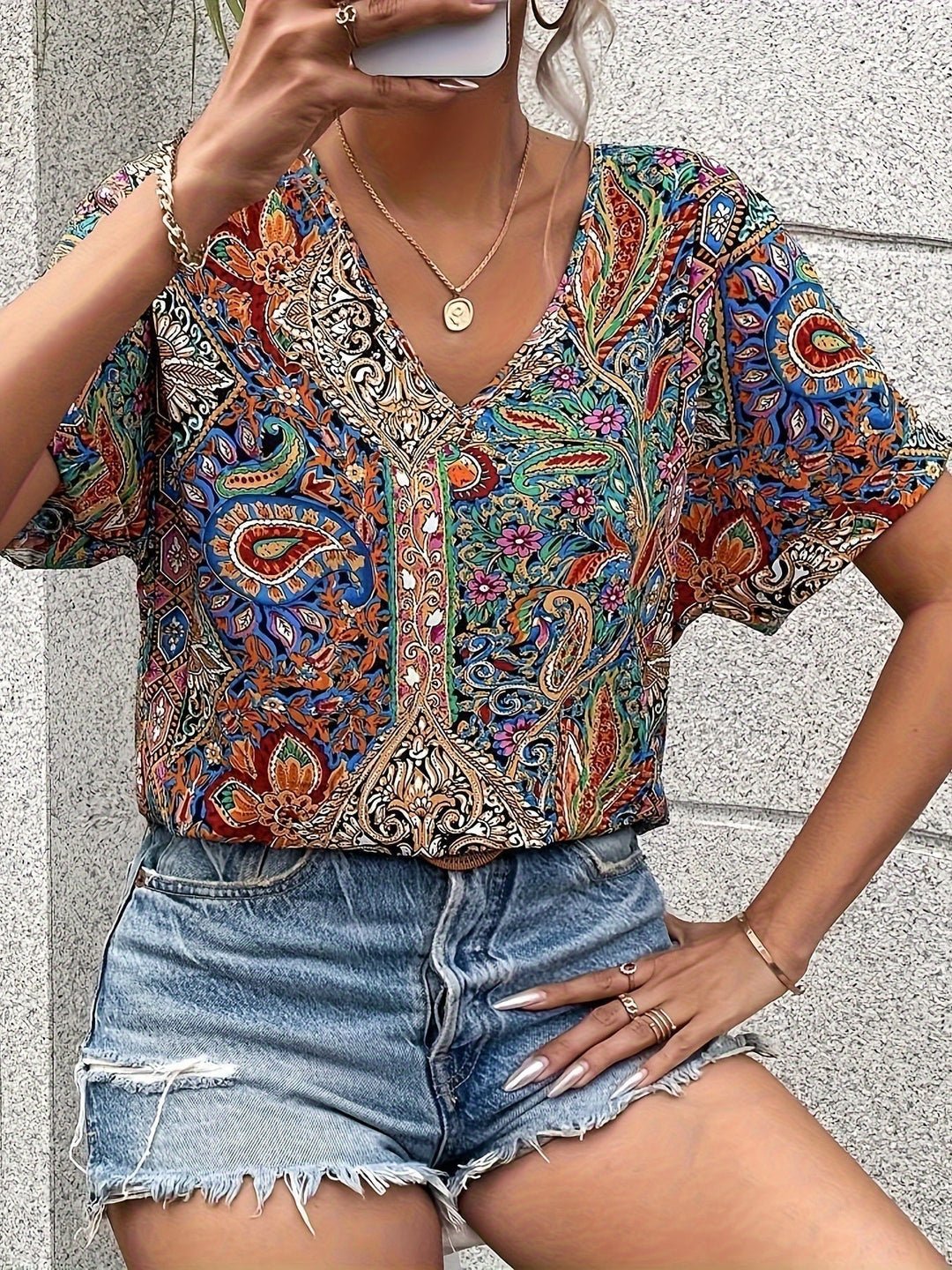 Women’s Romantic Floral V-Neck Blouse – Lightweight & Feminine